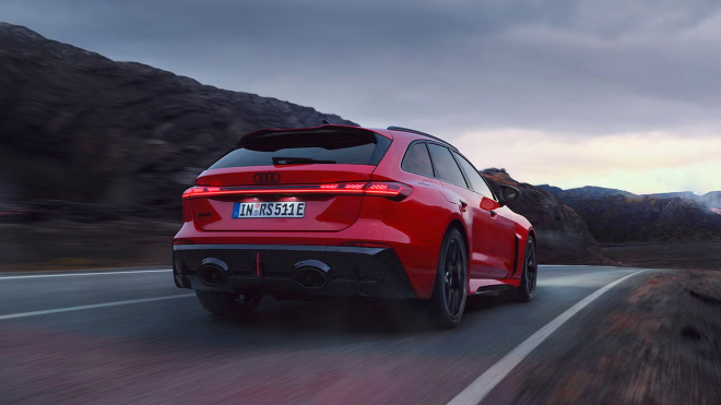 Ani s 2,4 tuny hmotnosti a 2,6 milionu základní ceny si v novém Audi RS5 Avant neodvezete nic zadarmo, tento příplatek bere dech