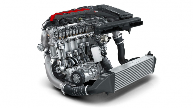 Audi znejistělo pod tíhou fiaska téměř všeho nového, co dělá. Hledá cesty, jak udržet naživu svůj legendární motor