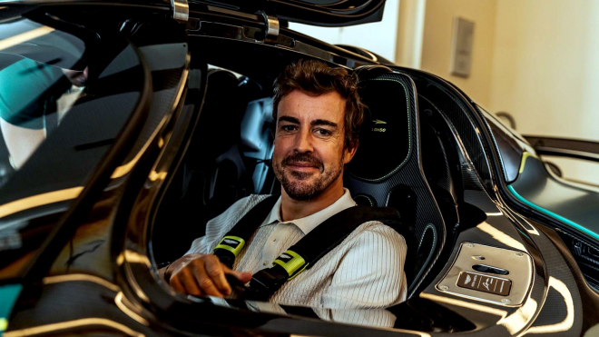 Fernando Alonso si rodičovství opravdu užívá. Natočili ho za volantem dalšího supersportu, tentokrát i s „tlumičem křiku”