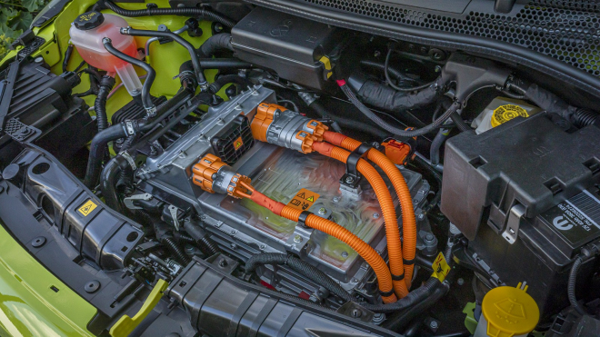 Další dvě automobilky zavelely k rychlé deelektrifikaci, dokonce u už prodávaných vozů. Jízda na mrtvém koni je přivádí ke krachu