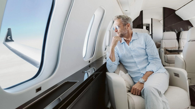 Bývalý hokejista si jako první převzal nové nejrychlejší civilní letadlo světa od dob Concordu, překoná i rychlost zvuku