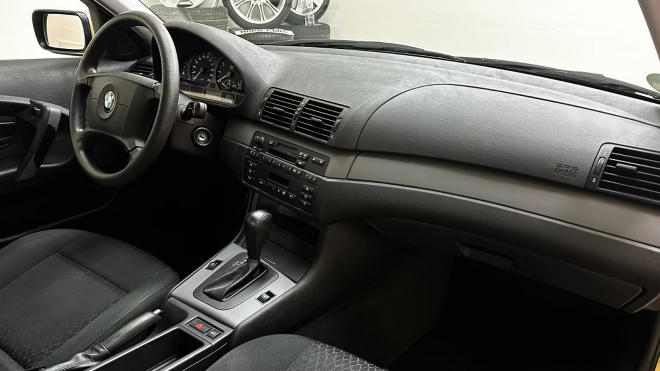 Dodnes zánovní BMW řady 3 ze zlatých časů značky za 240 tisíc zní jako sen. Kdyby to nebyla ošklivá verze v té snad nejhorší možné specifikaci
