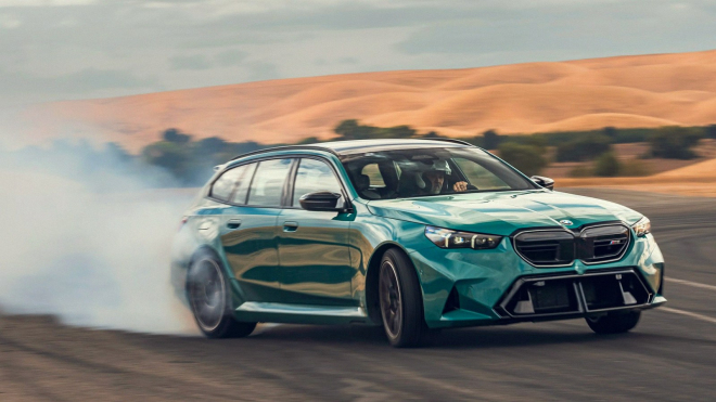 Otylé nové BMW M5 je tak těžké, že mu doslova upadla pneumatika z kola během driftování