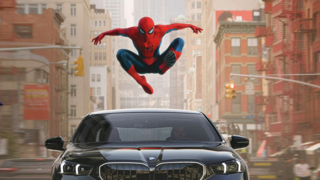 Na majitele BMW po nastartování vyskočil Spider-Man. Zvědaví na něj nejsou, ale musí si zvykat, je to nový smutný projev moderny
