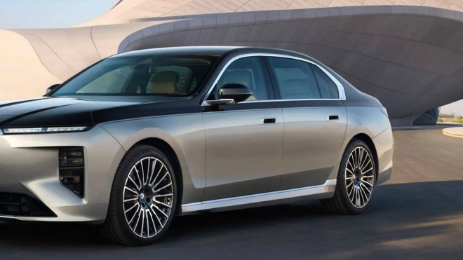 BMW faceliftovalo řadu 7 a nevyřešilo nic, k bizarnímu designu a absurdní výšce přidalo i zcela nepatřičný vnitřek