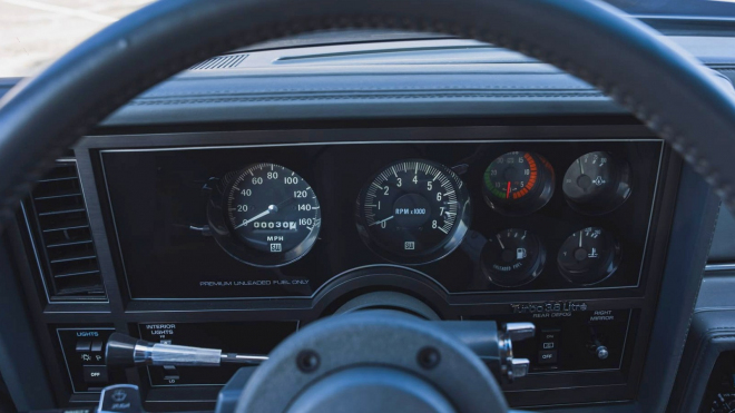 Stále lépe: Někdo si před 39 léty koupil nové auto za 630 tisíc, se 48 najetými km se teď prodalo za 9,1 milionu Kč
