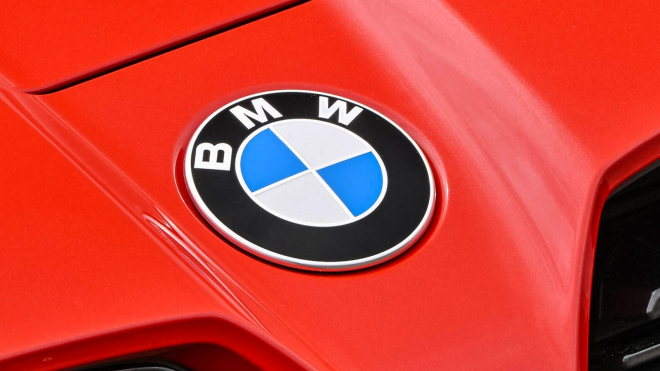 BMW za pár dnů definitivně skončí se svým dosavadním logem, srovnejte si ho s náhradou