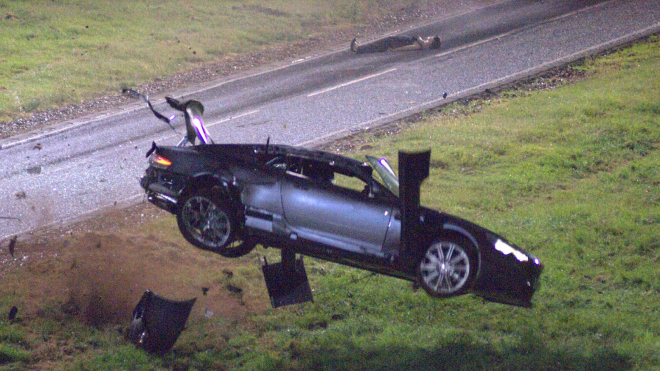 Čeští policisté při nehodě na křižovatce možná překonali rekord z Guinessovy knihy stanovený samotným Jamesem Bondem