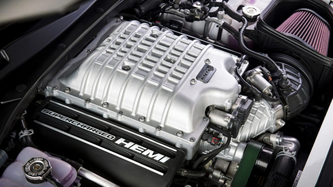 Stellantis dokončil kompletní obrat, původně jen elektrickému autu nakonec dá i motor V8