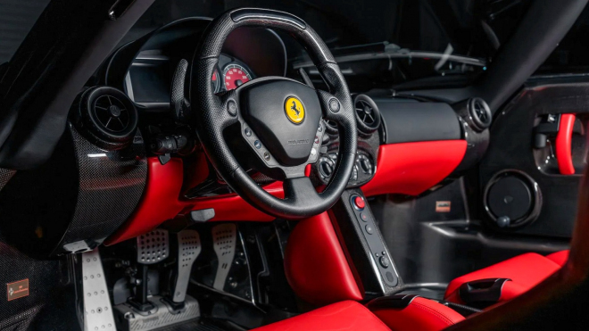 Tohle překvapivě hodně ojeté sběratelské Ferrari může být vaše i za jednu korunu, nejspíš ale bude stát jednu ledvinu. Anebo dvě