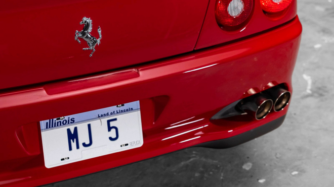 Déle než 20 let nezvěstné Ferrari Michaela Jordana bylo nalezeno a je na prodej. Sotva zajetý stroj ze slavných fotek bude stál balík