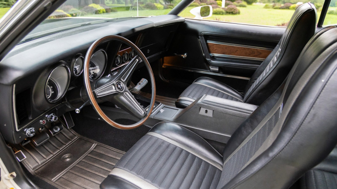 Muž si k 21. narozeninám koupil auto a „zapomněl” s ním jezdit, teď se prodalo za 56násobek jeho původní ceny