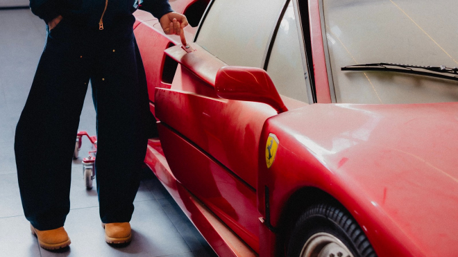 Lewis Hamilton není první ani jediný. Ikonické Ferrari F40 vlastní slušná řádka pilotů F1. A ještě víc z nich ho mělo dřív