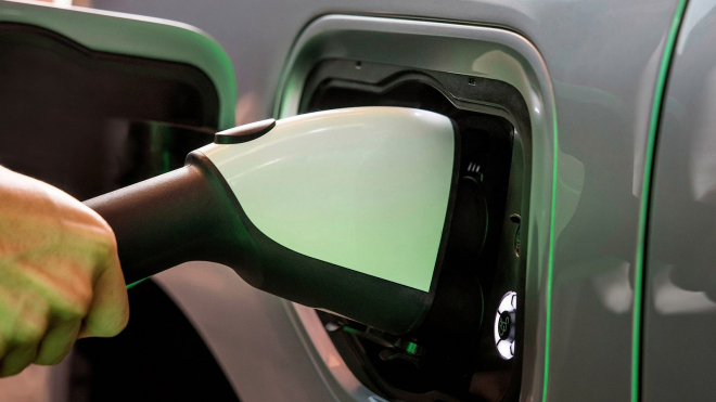 Elektrický propadák Fordu po třech letech skončil, firma s ním splachuje do záchodu 404 miliard