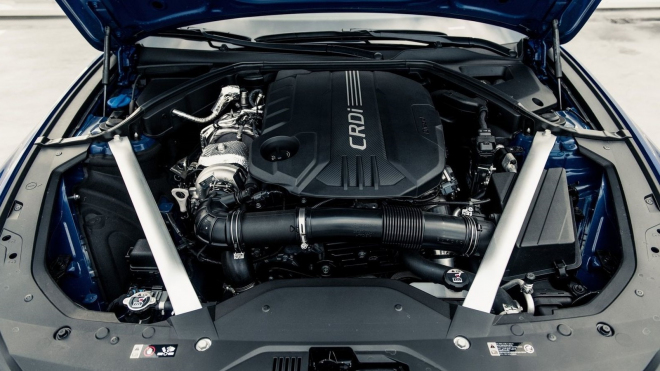 Další automobilka oznámila, že se vrací ke spalovacím motorům, oddanost elektřině jí vydržela 11 měsíců a 17 dnů