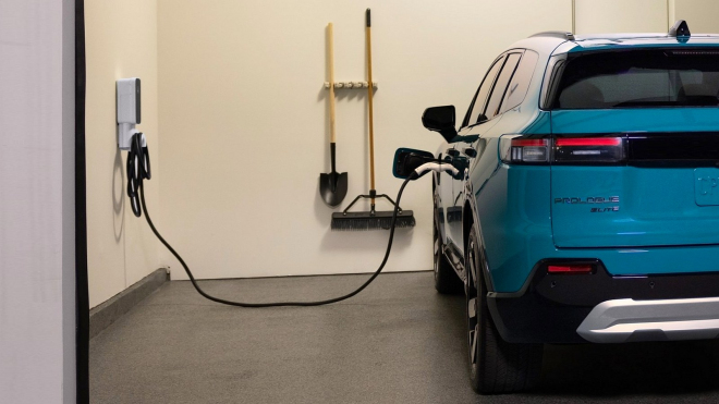 Budeme prodávat už jen elektromobily, říkala. Teď po ztrátě 55 miliard Kč stahuje z nabídky poslední elektrický model