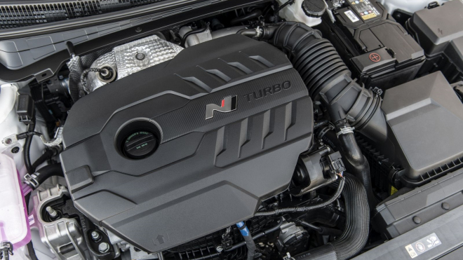 Korejci začali testovat nový spalovací motor pro své ostré modely. V Evropě. A snad i pro Evropu