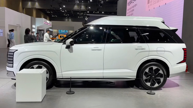 Hyundai zkusilo postavit dalšího soupeře Rolls-Roycu. V tomto si pomalu i stoupnete, hlavou narazíte jen do prvku, který právě Rollsy proslavily