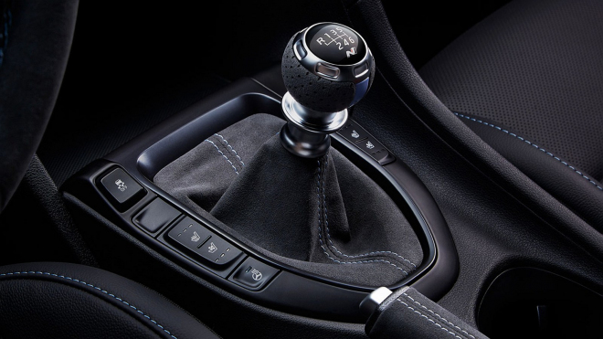 Falešný zvuk a falešné řazení už Hyundai nestačí, chystá i falešnou řadicí páku