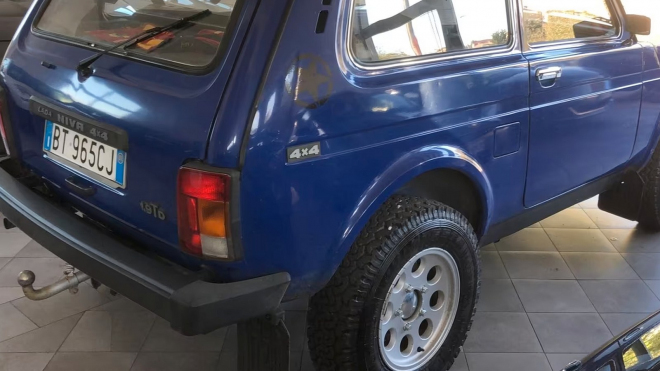 V hezkém stavu je jako sotva jeté auto k mání raritní Lada Niva, o jejíž existenci vědí jen znalci