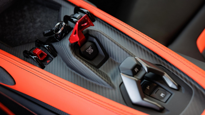 Nové Lamborghini Temerario je ještě víc „zmaštěné” auto, než se zdálo. Takto hloupě probíhá jeho start, tady někdo bral lekce u Audi