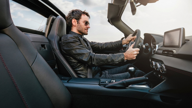 „Trapič supersportů” prohnal po nejnáročnějším okruhu světa 184koňové auto. A náramně se bavil, i když byl vlastně pomalý