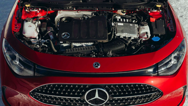 Mercedes pod tlakem odpískal další ryze elektrické auto a dává mu spalovací motor. Snad to nebude zase ta samá čínská jedna-pětka
