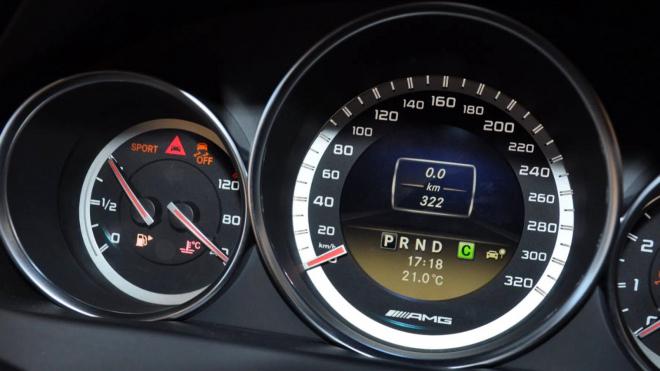 Jeden z nejlepších moderních Mercedesů vznikl těsně před příchodem downsizingu. I s motorem 6,2 V8 je k mání jako dodnes nové auto