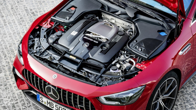 &bdquo;Podcenili jsme sílu motorů V8,&rdquo; sype si na hlavu popel šéf Mercedesu. A slibuje dokonce dvanáctiválcové překvapení