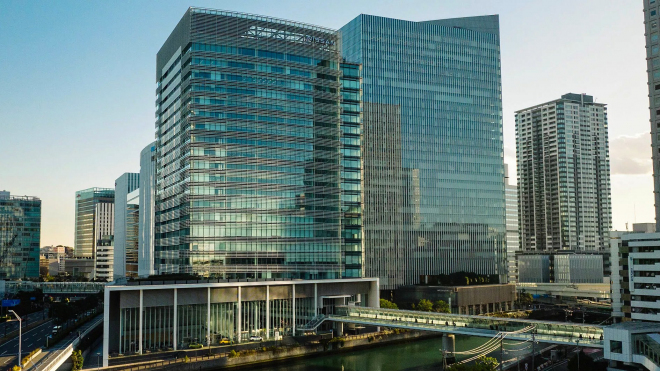 Nissan si prodal střechu nad hlavou. Ze sídla, které bylo symbolem jeho úspěchu, je symbol úpadku, kde je jen hostem