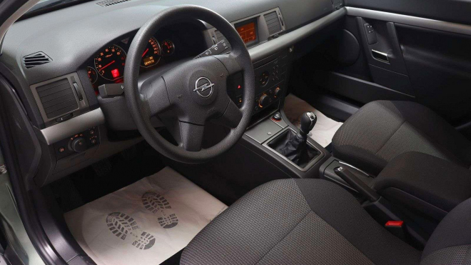 Nehezký a neúspěšný Opel někdo zachoval dodnes nejetý, je to levná cesta k prakticky novému autu