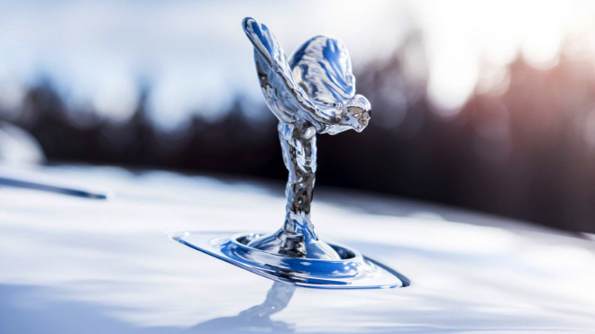 Německý automobilový průmysl zasáhl další symbolický krach, výrobce slavných ornamentů Rolls-Roycu je v insolvenci