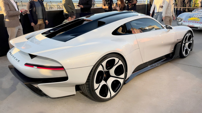 Symbol uzdravování Porsche se předvedl v akci. Vrčí jako z divokých vajec, pod kapotou skrývá technickou extázi