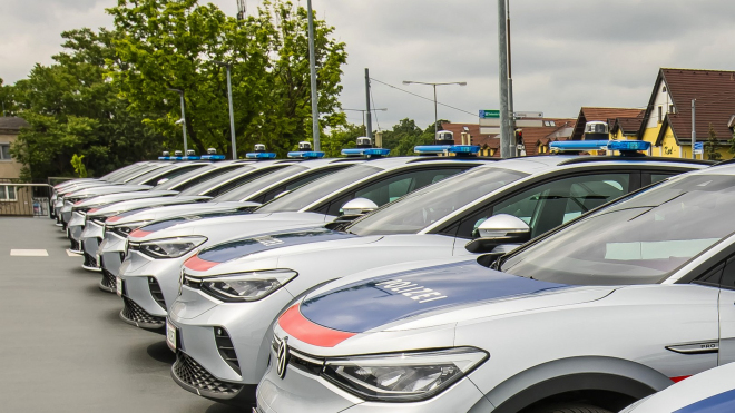Elektrická auta už nechce ani policie. „Jsou pomalá, nebrzdí a nikam nedojedou,” říká s ukončením pilotního projektu