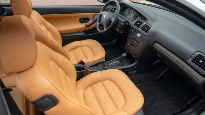 Asi nejkrásnější francouzské auto posledních dekád se dá pořád koupit nejeté, nádherné a v téměř dokonalé specifikaci