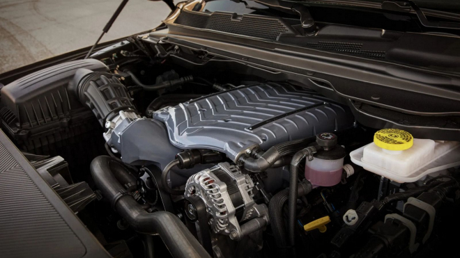 Stellantis začal prodávat nové auto s výkonem skoro 1 000 koní a kompletní zárukou za 2,2 milionu Kč. To už je skoro terno