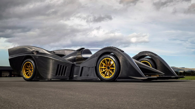 Nový extrémní sporťák vypadá jako Batmobil. Je prý rychlejší než Formule 1, tři Fabie uveze i „hlavou dolů”