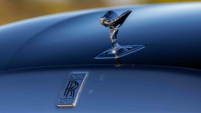 Pokud jste si mysleli, že nemáte na Rolls-Royce, teď už máte. Stačí, aby byl elektrický, na ceně ztrácí miliony za skoro žádný nájezd