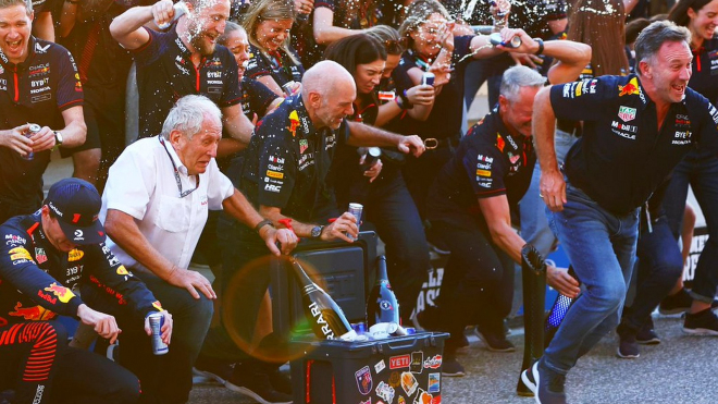 Zdánlivě nemožný odchod Maxe Verstappena z Red Bullu je najednou na spadnutí, Helmut Marko má být suspendován