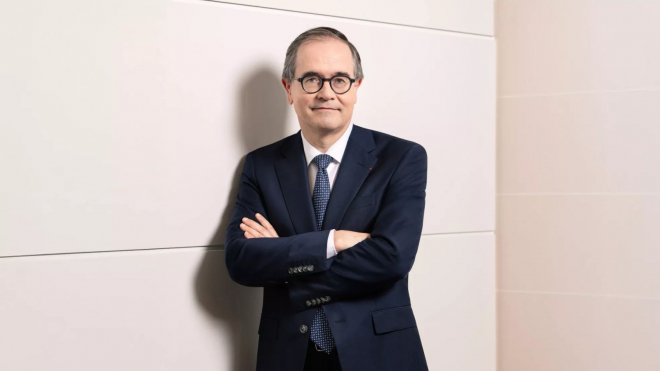 Nový šéf promluvil o budoucnosti Renaultu. Překvapivě odporuje EU, zrušením regulací chce snížit ceny aut o víc než třetinu