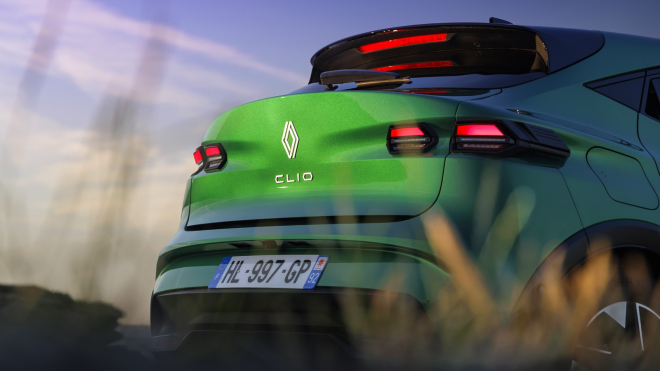 Nadšenci zkusili dojezd malého Renaultu Clio na jedno natankování. Dojel z Kolína nad Rýnem přes Alpy k Lago di Garda a pořád nebyl konec