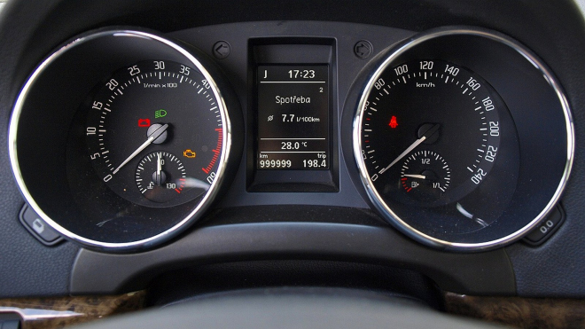 Taxikář natočil, jak s moderní Škodou dosáhl 1 milionu najetých km. A co se v tu chvíli stalo. „Na devítky” nastavil úplně vše, co se dalo
