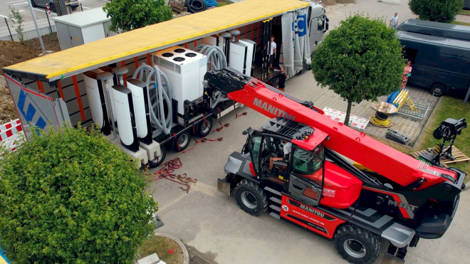 Nové řešení bleskové instalace Superchargerů Tesly je vážně chytré. Říká si Harmonika a funguje podle toho
