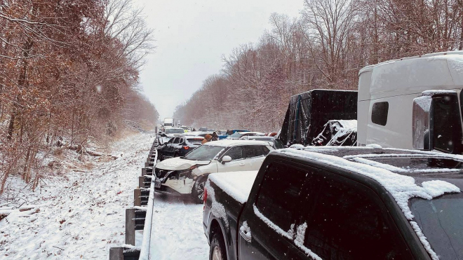 Zima v zimě zas jednou překvapila všechny. Hasiči zveřejnili fotky „největší nehody, u jaké kdy zasahovali”