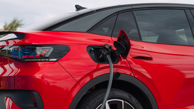 Konečná pro elektromobily, 73 procent Němců s benziny a diesely nechce elektřinu za žádnou cenu