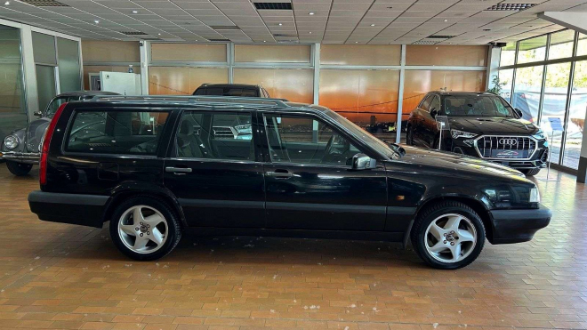Chcete být milionářem? K mání je nezničitelné Volvo, které s původní technikou najelo 950 tisíc km, těch 50 už musí dát levou zadní