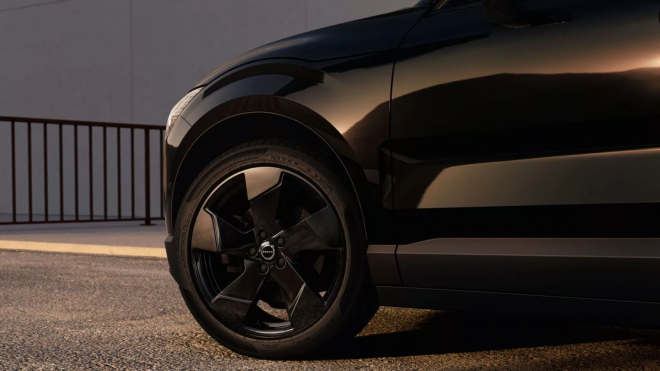 Volvo se pokouší napravit prodejní marnost hořícího modelu ošizenou novou verzí, na uhel zčernala i bez požáru