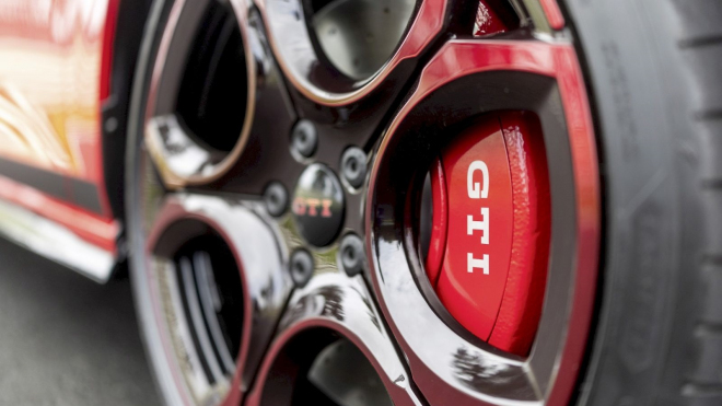 Nejsilnější a nejrychlejší VW Golf GTI má svou cenu, „lidová” je asi tak jako cifry na kabelkách od Diora