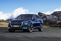 Les constructeurs automobiles européens ressemblent de plus en plus aux Tatra de l'époque de la CSSR. Ils ne font que lifter de vieilles voitures, les nouvelles générations n'arriveront probablement jamais - 3 - Audi Q7 et SQ7 2024 facelift 03