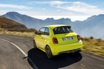 Il tentativo della leggenda italiana di un successore moderno è un fiasco totale, solo la Škoda Fabia Junior - 3 - Abarth 500th 2022 primo set 03 può eguagliarlo